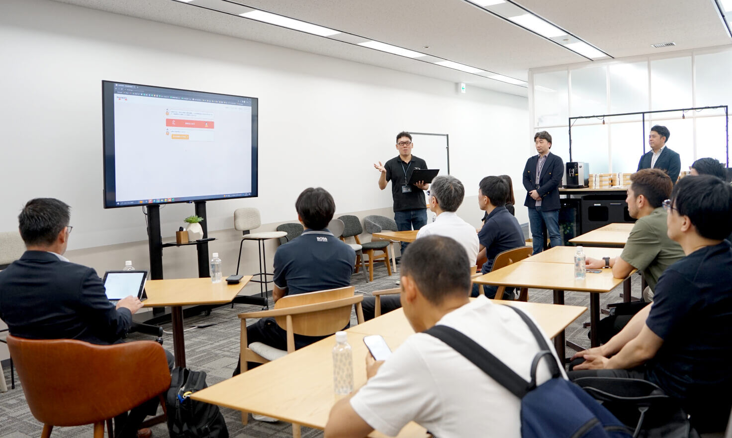 モニクル本社移転でオフィスツアー実施ph3_モニクルプラス