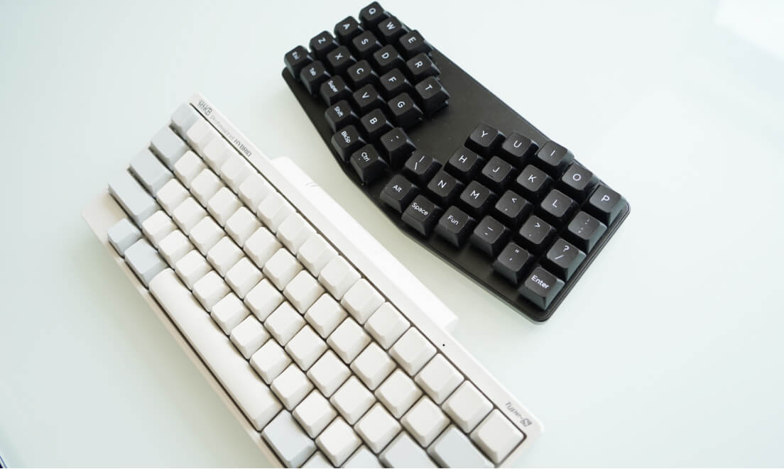 モニクル_リモートワーク必需品_HHKBとKeyboardioのキーボード
